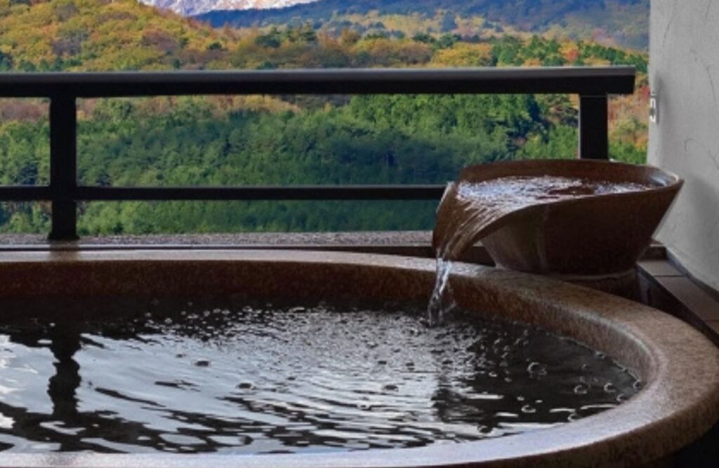 客室風呂リフォームのメリットを徹底解説｜費用・補助金活用で効率経営へのアイキャッチ